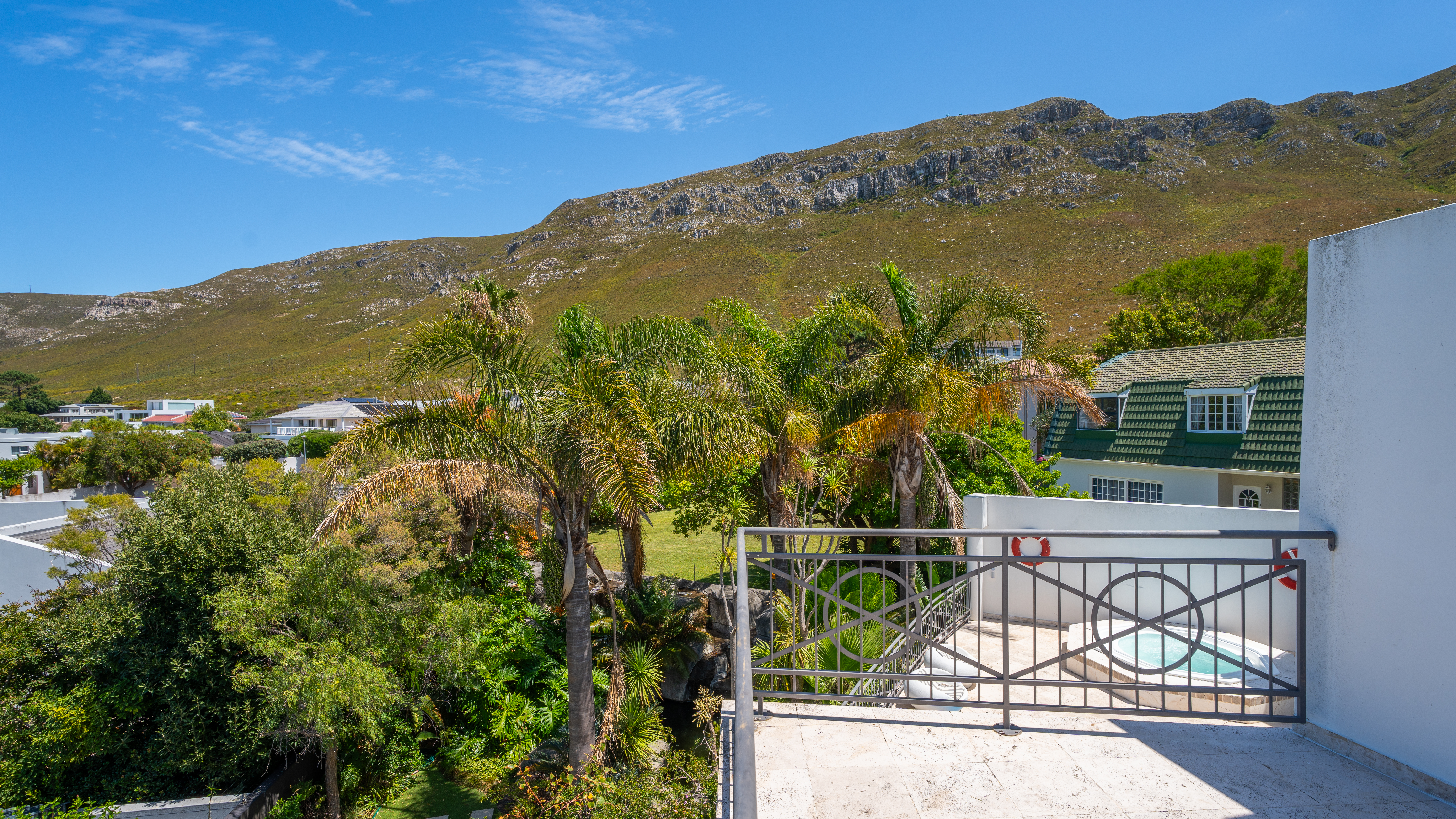 6 Bedroom Property for Sale in Hermanus Heights Western Cape